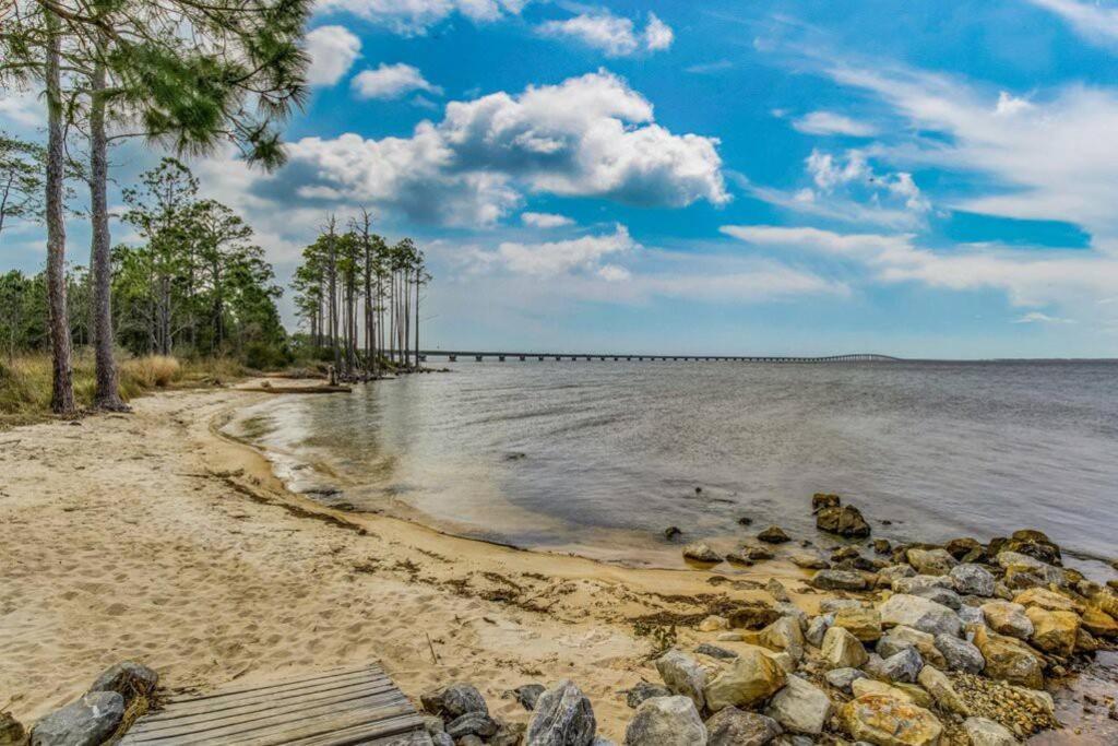 Woodsy Retreat, Steps To Bay - Hot Tub! Gulf Breeze Exterior foto