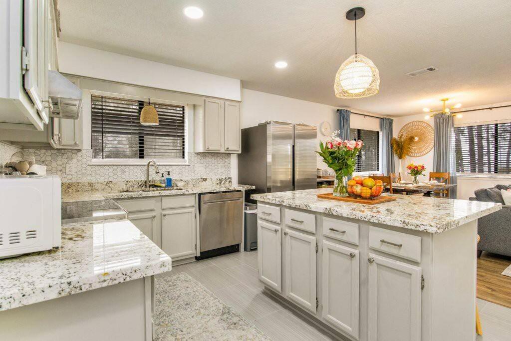 Woodsy Retreat, Steps To Bay - Hot Tub! Gulf Breeze Exterior foto